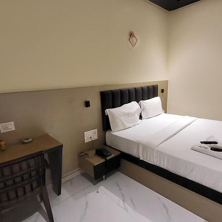 Fabhotel Prime Land - Nr Bkc Мумбай Екстериор снимка