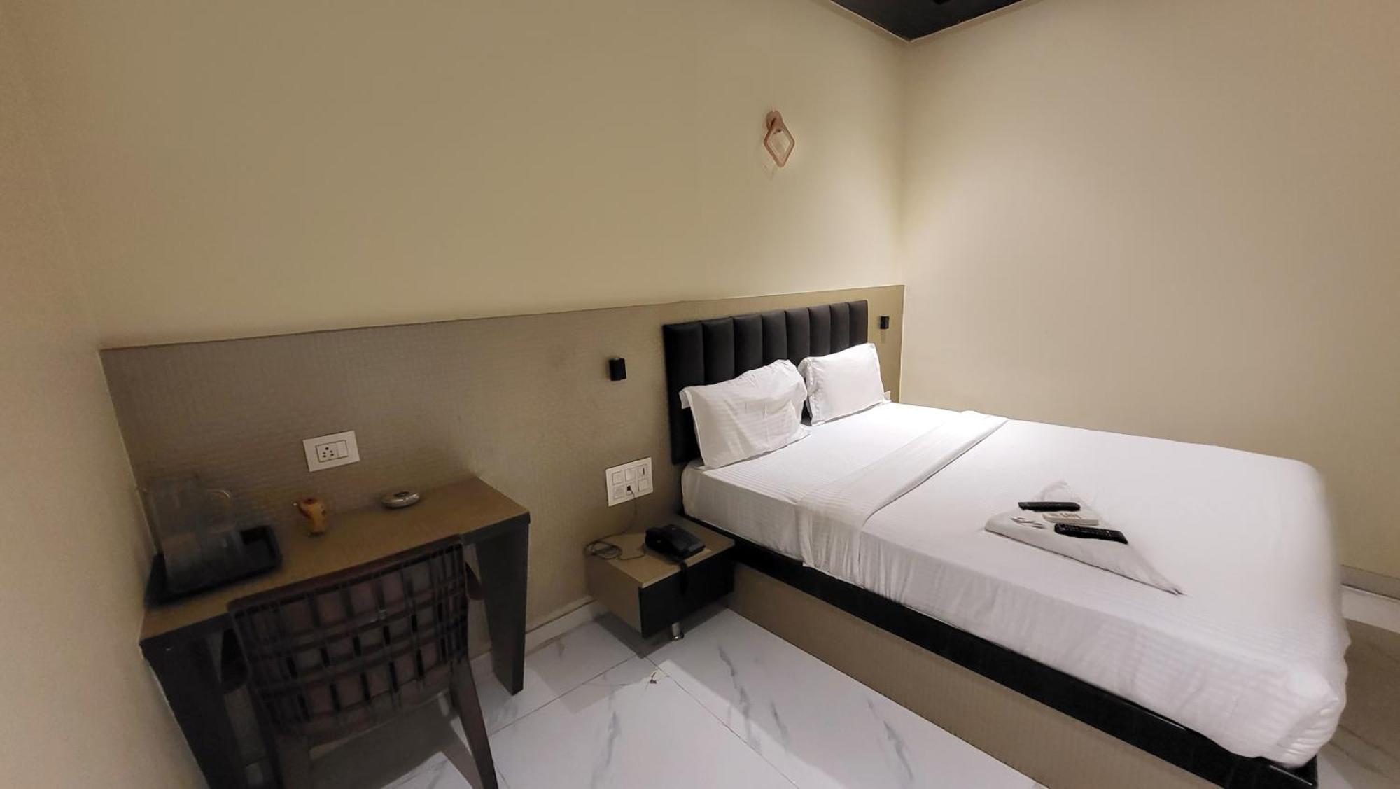 Fabhotel Prime Land - Nr Bkc Мумбай Екстериор снимка